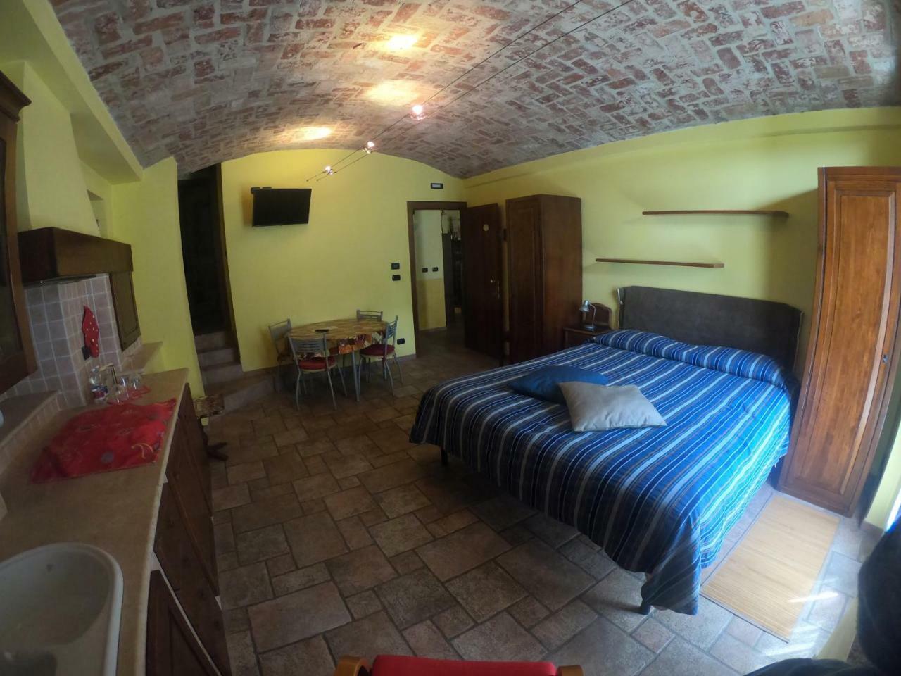 Tra... Monti E Vigne Bed & Breakfast La Morra Exterior photo